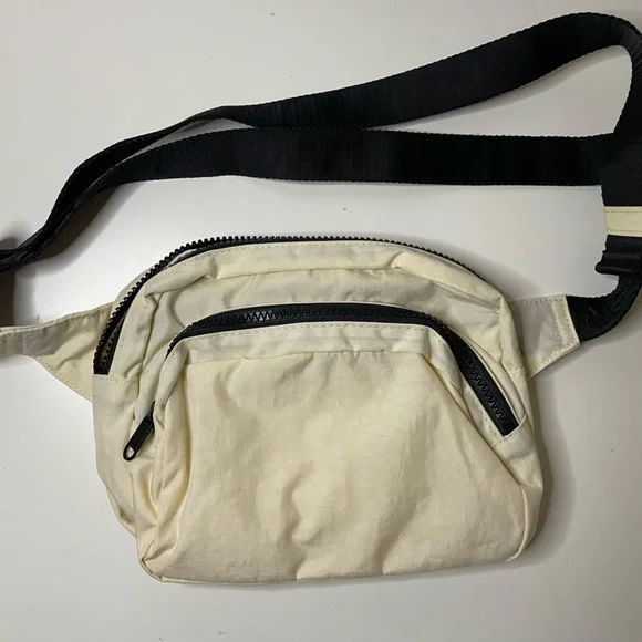 NWOT BAGGU Nylon Fanny Pack - Ivory - Picture 3 of 13